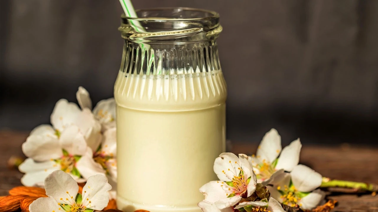 Tatlı badem yağı saç için nasıl kullanılır? Badem yağı saça faydaları